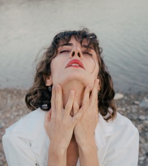 woman hands on neck