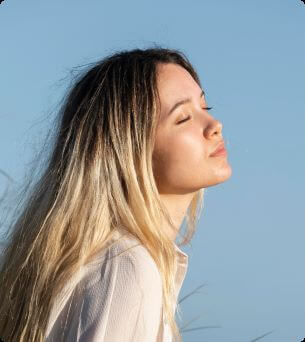 Vrouw in de buiten lucht