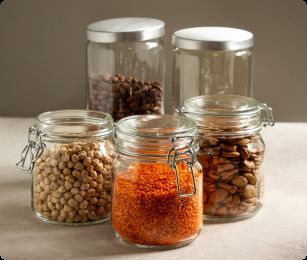 potten met noten en zaden