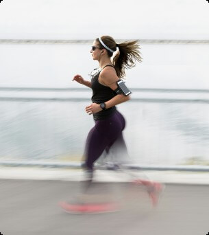 vrouw is aan het hardlopen